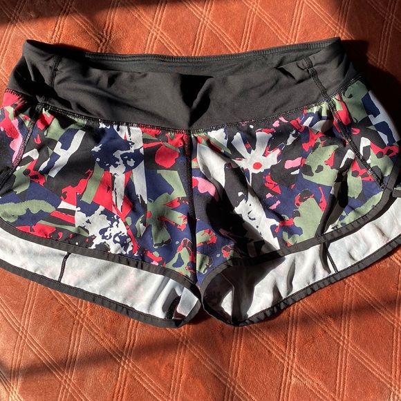 lululemon athletica Pants - Lululemon Womens shorts size 8